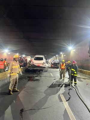 Bomberos y DIGESETT responden a colisión que provocó fuga de gas en Santo Domingo