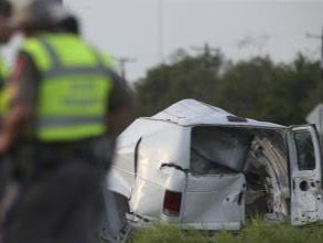 Al menos diez muertos en un accidente de una furgoneta de inmigrantes en Texas.