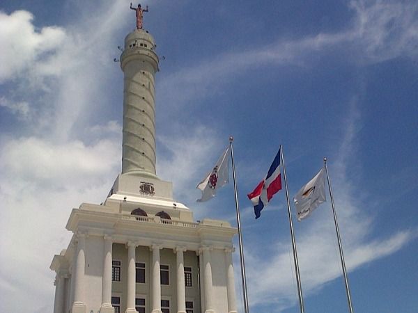 Monumento a los Héroes de la Restauración mejor conocido como el Monumento de Santiago.