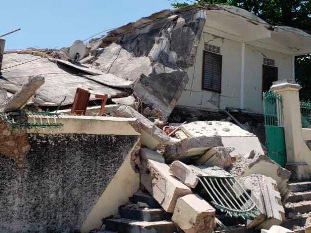 La Iglesia católica dominicana envía ayuda a Haití­ tras el terremoto.