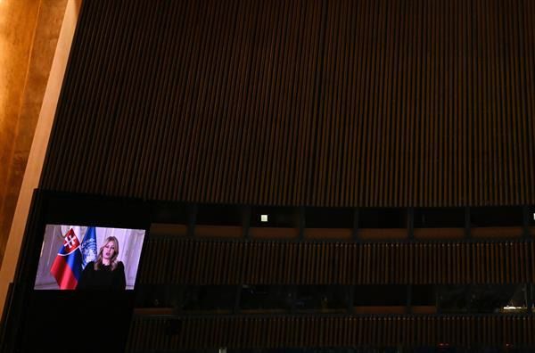 La presidenta de Eslovaquia, Zuzana Caputova, habla en video ante la Asamblea General de la ONU, este 21 de septiembre de 2021, en Nueva York. 