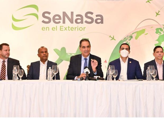 El director ejecutivo de SeNaSa, Dr. Santiago Hazim, durante una rueda de prensa en New York, Estados Unidos.