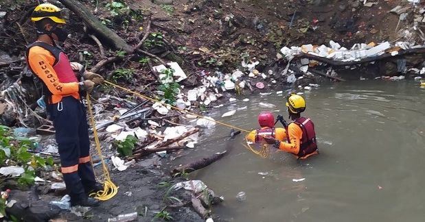 Un niño de 10 años es arrastrado por las aguas de una cañada en la capital.