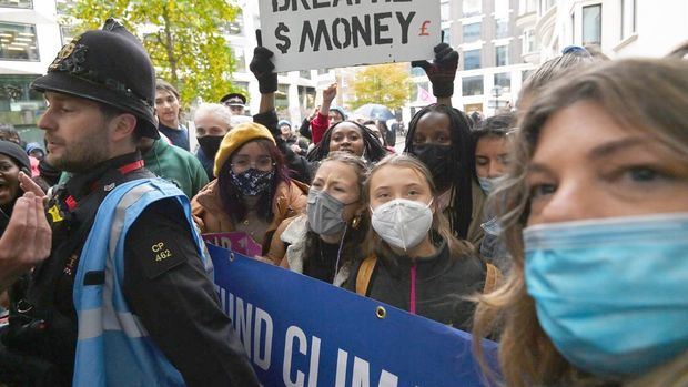 La activista sueca Greta Thunberg acudió en la tarde del viernes a una manifestación convocada en Londres por diversas organizaciones medioambientales.