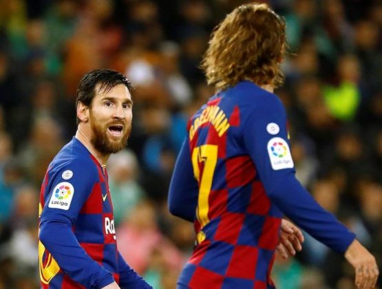 Barcelona resurge en Granada con explosión de Messi y Griezmann.