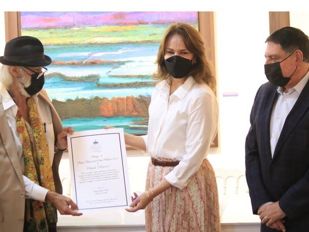 Ministerio de Cultura hizo entrega formal este viernes del Premio Nacional de Artes Visuales 2021 al artista visual Orlando Menicucci.