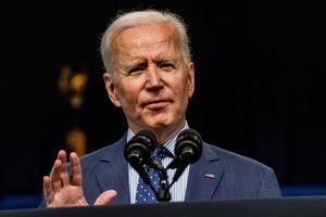 Biden hace un llamamiento nacional a la vacunación ante un frenazo preocupante