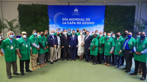 Reunión por el Día Mundial de la Capa de Ozono con el ministro Orlando Jorge Mera y los Técnicos en Refrigeración de Aire de República Dominicana “Héroes de Capa Verde”.