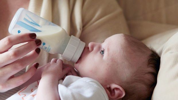 Advierten de contaminación en tres marcas de leche para niños de Abbott.