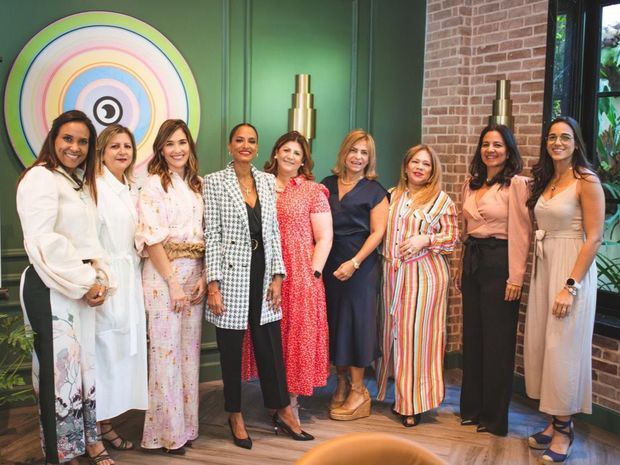 Patricia Lama, Jenny Ramia,Yokasta Segura de Báez, Deborah Stefan, Rita Capellán, Rosa Fuente, Wendy Sánchez y María del Pilar Blasco.