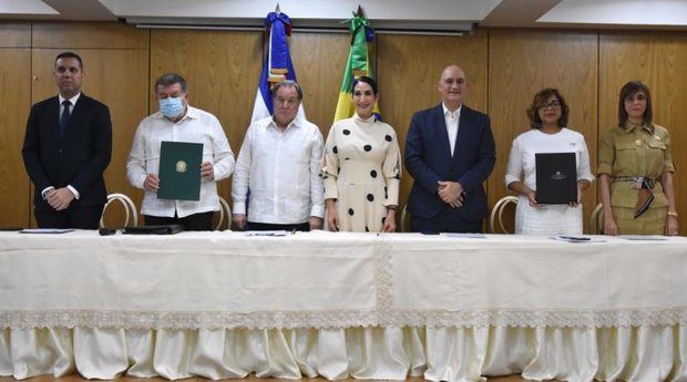 República Dominicana y Brasil firman acuerdos en agricultura e infancia.