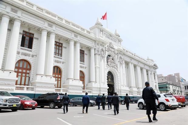 Vista general de la sede del Congreso peruano en el centro de Lima, Perú.