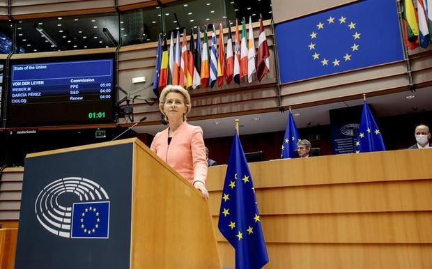 La presidenta de la Comisión Europea (CE), Ursula von der Leyen, en su intervención ante el pleno del Parlamento Europeo, durante su primer discurso del Estado de la Unión. 