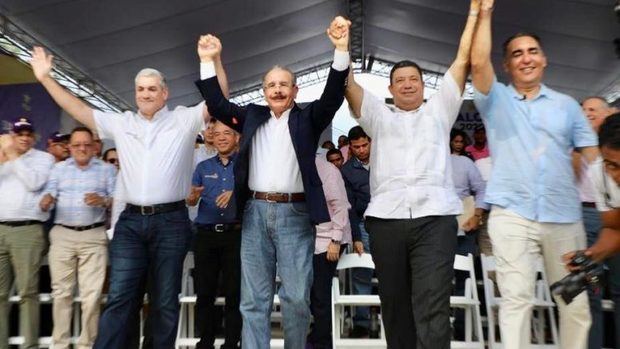 El presidente Danilo Medina y el candidato presidencial del Partido de la Liberación Dominicana (PLD), Gonzalo Castillo, encabezaron este domingo el acto de juramentación de los candidatos.