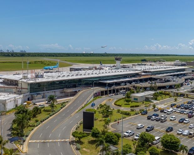 Aeropuerto Internacional de las Américas José Francisco Peña Gómez.