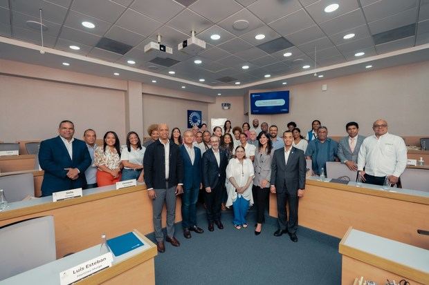 Los participantes de la charla profundizaron en cómo gestionar sus gastos fijos y
variables de manera efectiva.