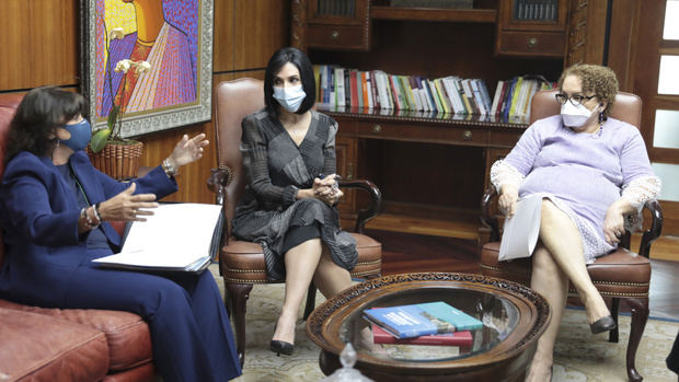 Ana Morun, Raquel Arbaje y Miriam German.