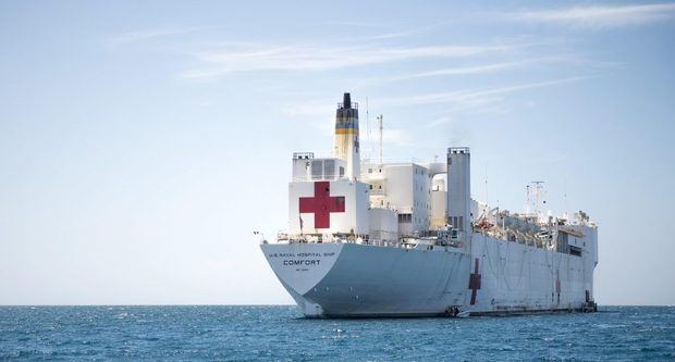 El buque hospital USN Comfort (T-AH 20).