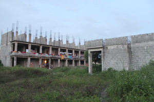 Haitianos ocupan escuelas en construcción en Cancino Adentro