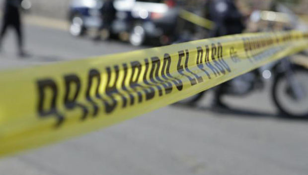 Un cabo de la Policí­a fue muerto y un raso herido en Santo Domingo Este.