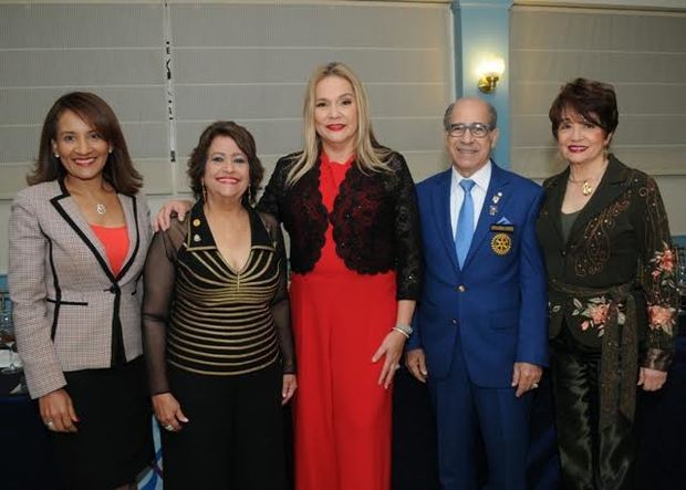 Zoraima Cuello, Veronica Sención, Jatnna Taváres, Manuel Gómez Achecar y Aspasia de Gómez.