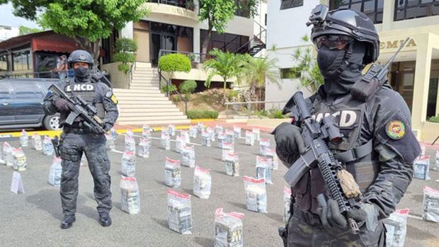 Autoridades se incautan de 66 paquetes de cocaí­na en una finca de Samaná.