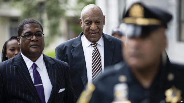 Bill Cosby llega a la corte del Condado Montgomery County en Norristown, Pennsylvania.