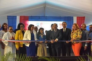 Presidente Danilo Medina entrega dos nuevos centros educativos en Santo Domingo Oeste