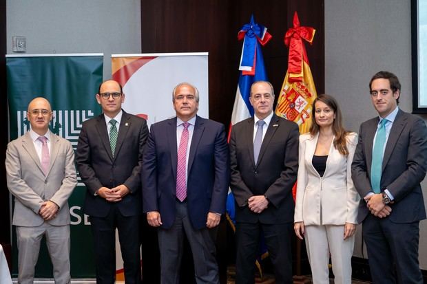 Luis Araque, Edgar Del Toro, Alejandro Grisanti, Paco Pérez, Clara Fernández y Ricardo González.