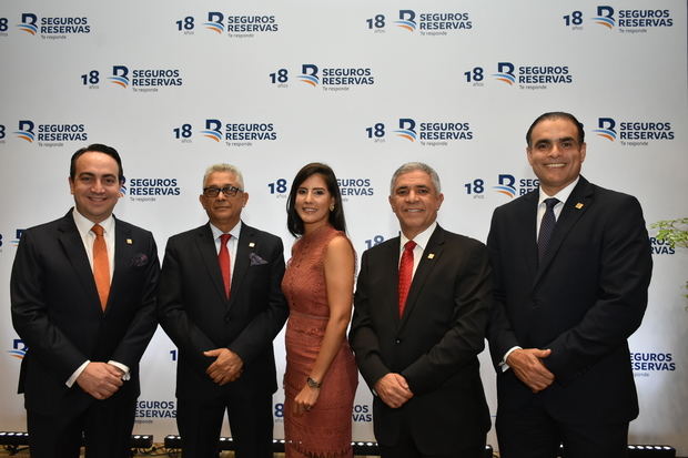 Jean Paul Quiroz, Osiris Mota, Patricia Vargas, Ludy González y Carlos Gabriel Alma.