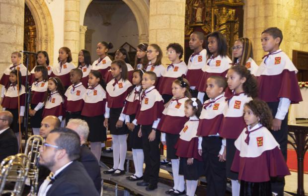 Cientos de personas acuden al Concierto de Navidad en la Catedral