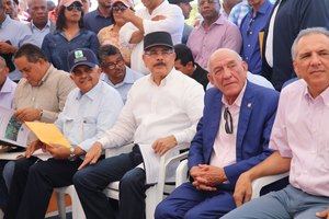 Encuentro del presidente Danilo Medina con productores agrupados en la Asociación de Desarrollo e Iniciativa Agropecuaria (ASODIASY), en Sabana Yegua, Azua.