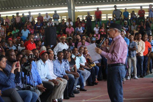 Visita Sorpresa número 254 del presidente Danilo Medina, donde se reunió con productores de aguacate organizados en la Asociación de Agricultores Nuevo Amanecer de Buena Vista Yaque (ASONABUVY), en Bohechío, provincia San Juan.