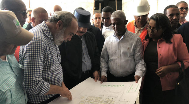 presidente Danilo Medina realizó una Visita Sorpresa al Hospital San Bartolomé de Neiba, donde supervisó los avances de la construcción que se encuentra en un 67%.
