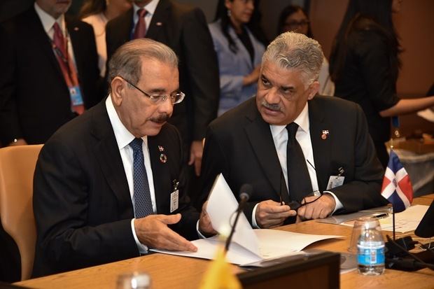 Ministro de Relaciones Exteriores, Miguel Vargas y presidente Danilo Medina.
