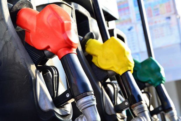 Mayoría de combustibles bajan, gasolinas aumentan centavos.