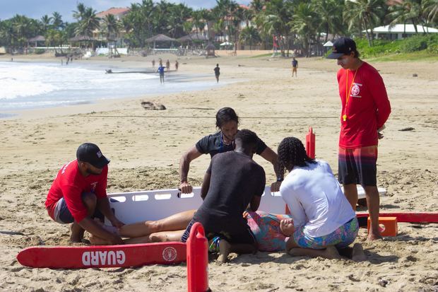 Examenes en playa Viva Tangerine, entrenador Carlos Jambrina.