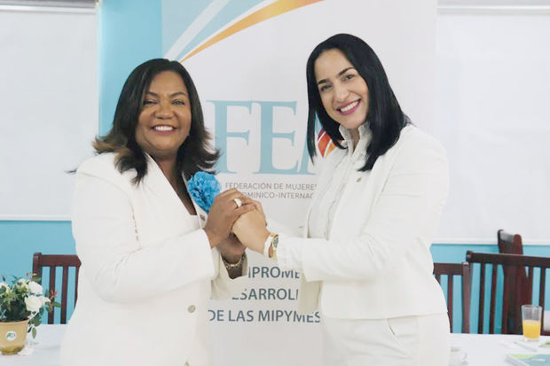 Amarilys Duran, presidenta FEM y Yanibel Cepin presidenta de la FEM-Moca.