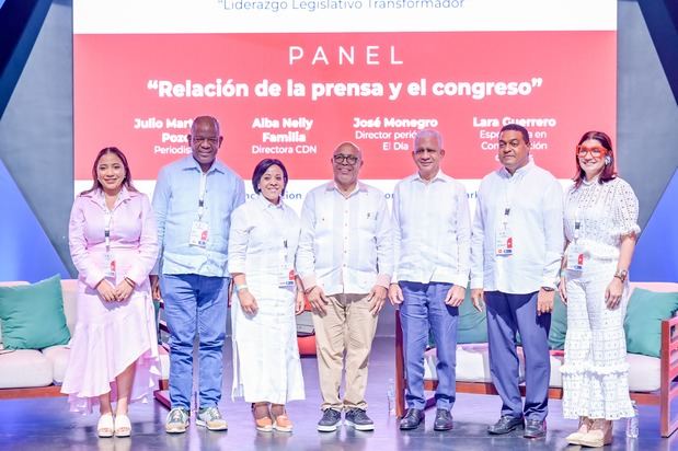 Senadores y Diputados concluyen congreso de formación con panel sobre partidos políticos y consenso.