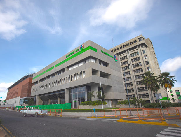 Banco BHD inaugura edificio de operaciones.