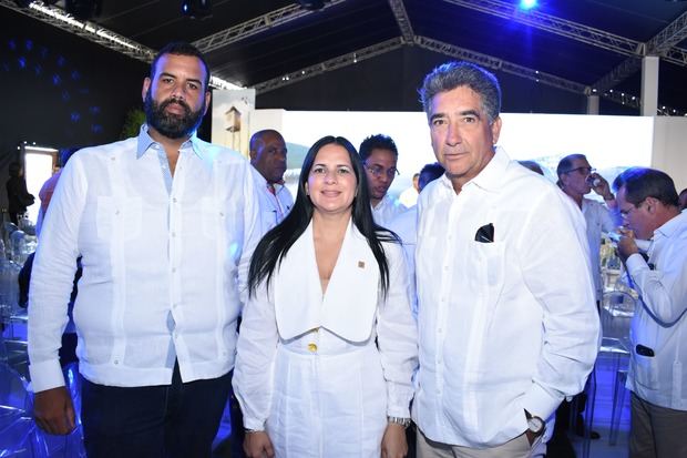 Felipe Scheker, Deyanira Pappaterra, Carlos Medrano.