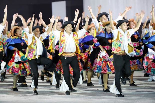Folklor y danzas urbanas marcan cambio de posta de Lima 2019 a Santiago 2023.