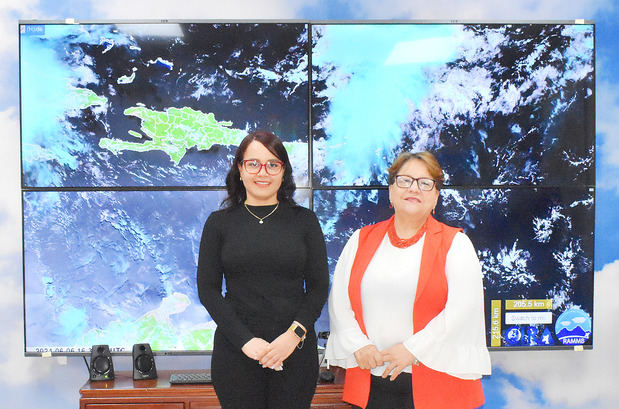 Nazarena Lazala, Gerente de marca Duracell y Gloria Ceballos, directora de la Oficina Nacional de Meteorología.