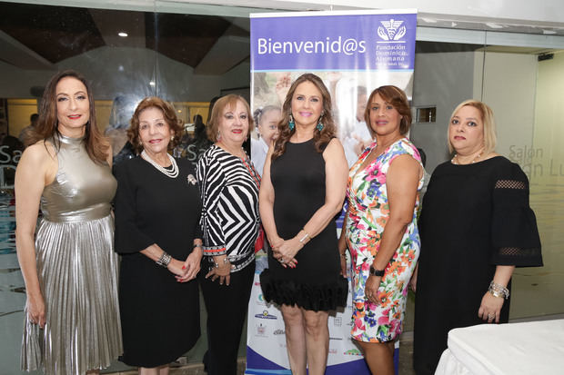 Foto-Principal Nora Pelllerano, Belkis Palacios, Mery Morris, Licelotte Baiges, Ana  Salcedo y Gisela Sanquintiìn.