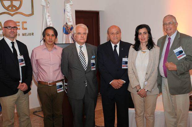 El rector Holguín Haché con docentes de Jerusalén, Londrés y USA. 