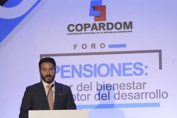 El Superintendente de Pensiones, Francisco Torres, pronuncia la charla magistral 'El sistema de pensiones en la República Dominicana: pasado, presente y futuro'.