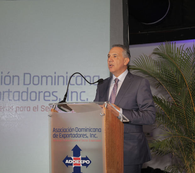 José Ramón Peralta, ministro administrativo de la Presidencia. 