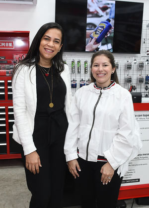 Natalie M. Oviedo y Gina Cáceres.