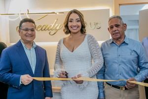 Laura Guzmán de Ruiz realiza corte de cinta junto a Randy Guillén y Enrique Guzmán Delmonte.