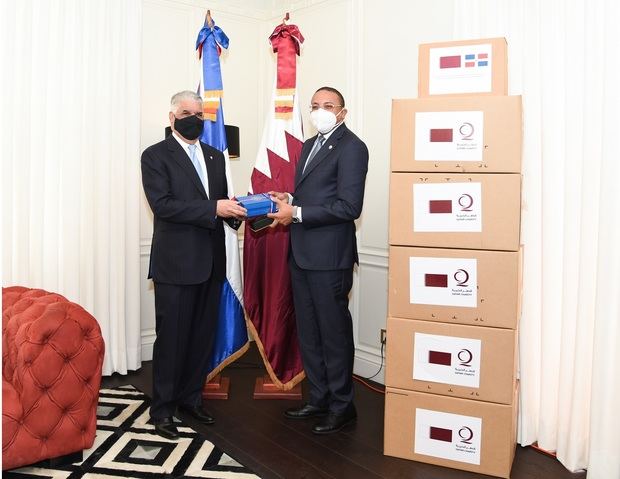 ministro de Relaciones Exteriores de la República Dominicana, Miguel Vargas recibe donación de artículos de protección para el sistema sanitario del país.